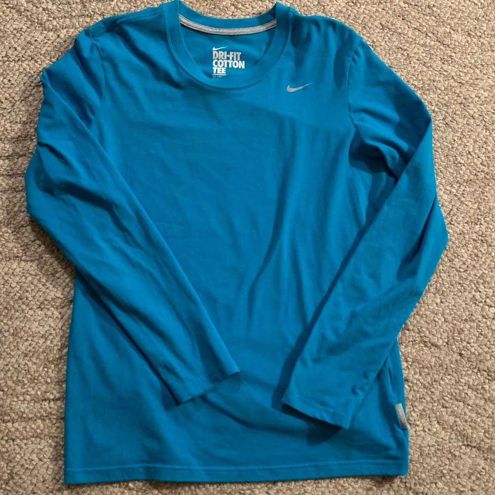 Nike Dri-Fit Women's Long Sleeve Crew T-Shirt - Turquoise Size Large